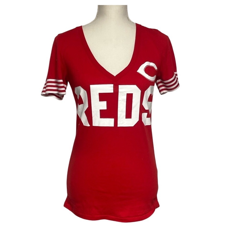 Cincinnati Reds MLB PINK Victoria's Secret Red Short Sleeve Tee Wonens‎ Medium